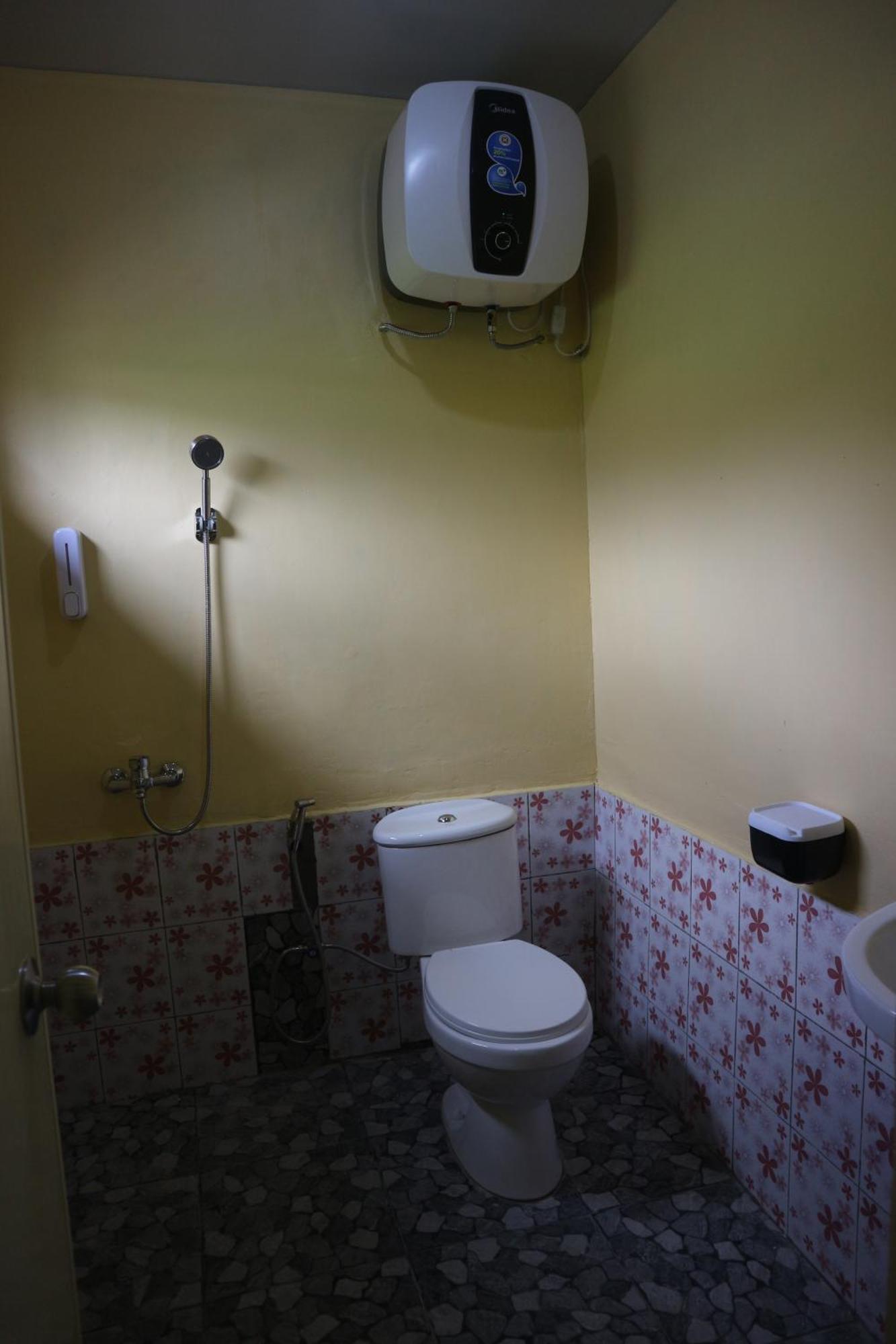 Tange Guest House Ruteng Exterior foto