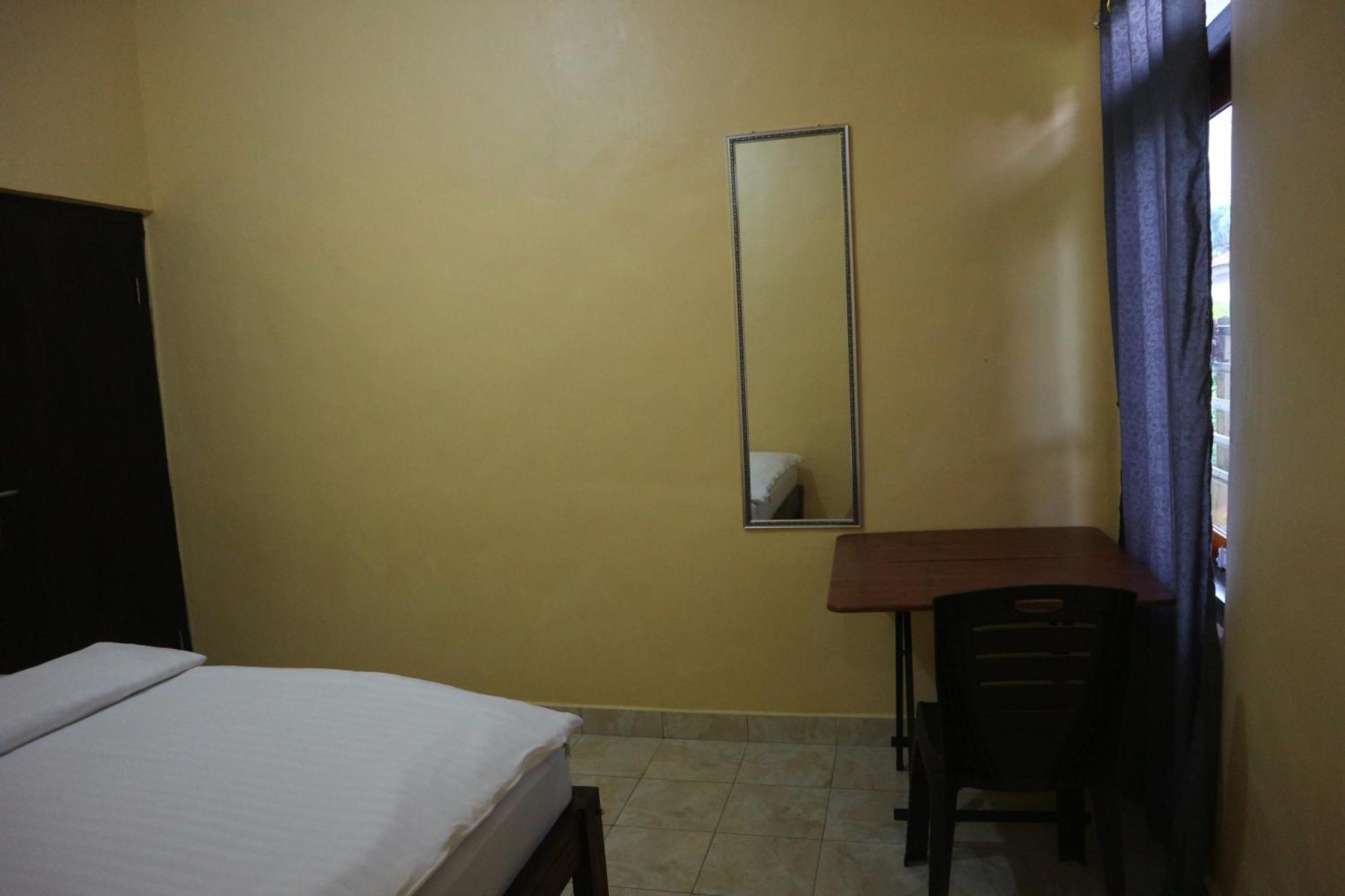 Tange Guest House Ruteng Exterior foto